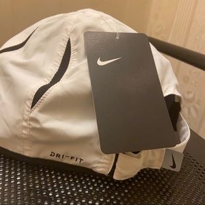 Nike Accessories - 🤪NWT NIKE FEATHERLIGHT HAT🤪 Nike Accessories - 🤪NWT NIKE FEATHERLIGHT HAT🤪